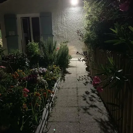 Petit De L'ermitage 구장메스트라